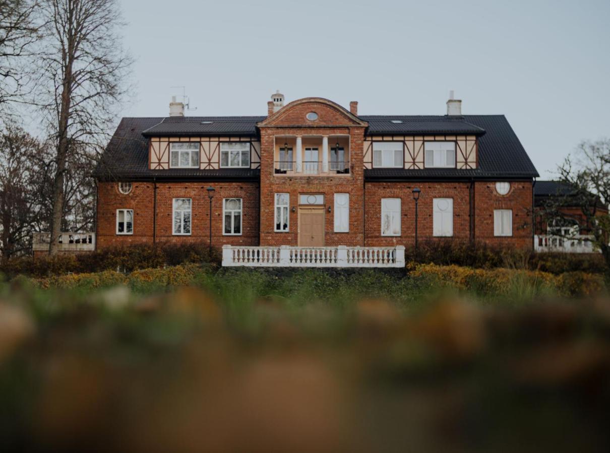 Piena Muiza - Berghof Hotel & Spa Sieksate Eksteriør billede