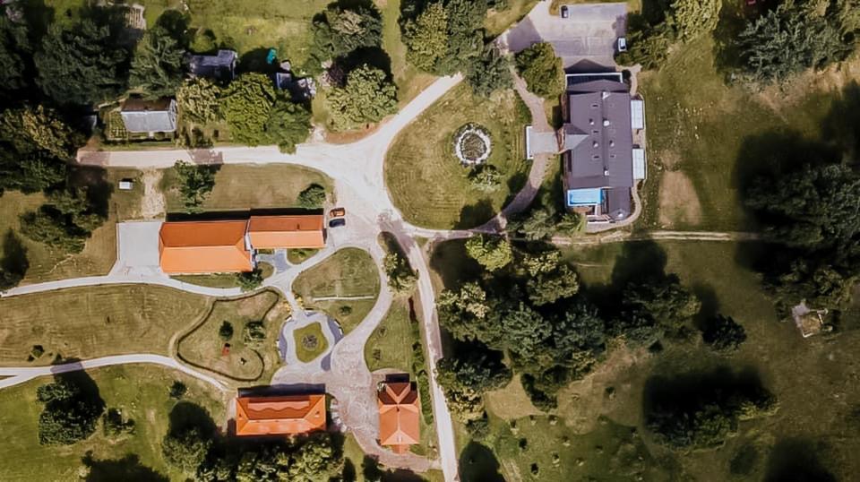 Piena Muiza - Berghof Hotel & Spa Sieksate Eksteriør billede