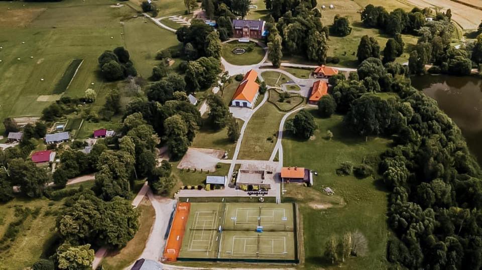 Piena Muiza - Berghof Hotel & Spa Sieksate Eksteriør billede